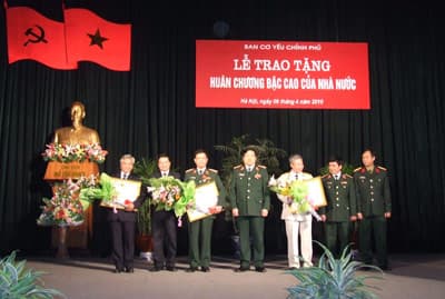 Tặng các đồng chí nguyên lãnh đạo Ban Cơ yếu Chính phủ huân chương bậc cao