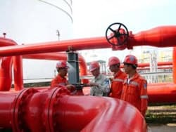 Tháng 4-2010: Bàn giao toàn bộ Nhà máy Dung Quất
