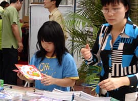 Cha mẹ cùng con… đọc sách