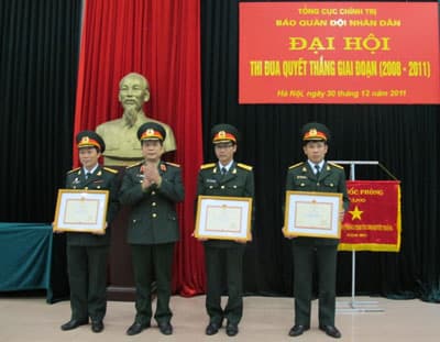 Hơn 170 tập thể, cá nhân được khen thưởng