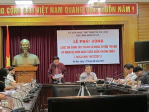 Sáng tác tranh cổ động kỷ niệm 65 năm Ngày Toàn quốc kháng chiến