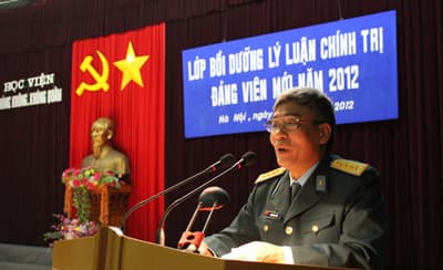 Bồi dưỡng lý luận chính trị cho 242 đảng viên mới
