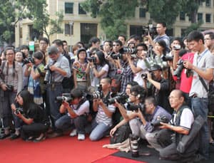Vẫn cái nhìn hằn học