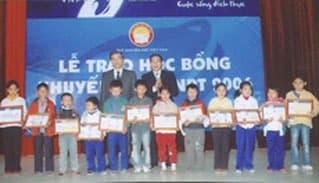 VNPT trao 100 suất học bổng cho học sinh có hoàn cảnh khó khăn tỉnh Lai Châu