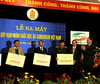 Viettel ủng hộ nạn nhân chất độc da cam/dioxin Việt Nam