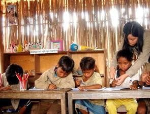 Tôn vinh nhà giáo, cần quan tâm giáo viên vùng khó