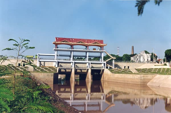 Sông Hồng cứu sông Tô
