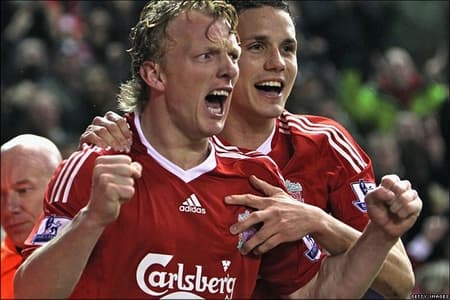 Dirk Kuyt lập "cú đúp", Liverpool áp sát Top 4