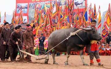 Chủ tịch nước Nguyễn Minh Triết dự Lễ hội Tịch điền Đọi Sơn 2010
