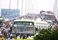 Kẹt cứng ở cầu Bình Triệu