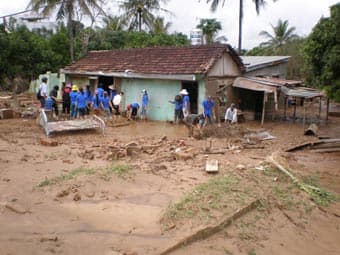 Kon Tum: Tan hoang sau bão lũ