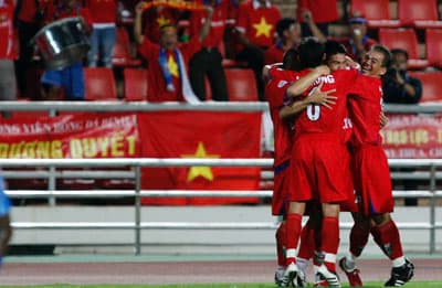 Khuất phục Chonburi, Bình Dương tiến bước vào bán kết