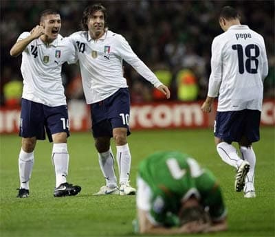 Màn rượt đuổi gay cấn đưa Italy vào thẳng World Cup 2010