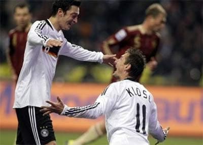 Đánh bại Nga, Đức vào thẳng World Cup 2010