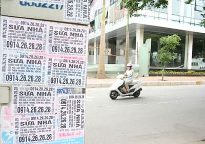 Quảng cáo, rao vặt ở Hà Nội: Không cấm được, sẽ "sống chung"
