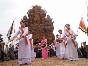 Đồng bào Chăm vui mùa lễ hội Katê