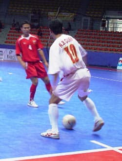 Futsal nam Việt Nam thua đậm ngày ra quân