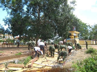 Dân cần, bộ đội có...