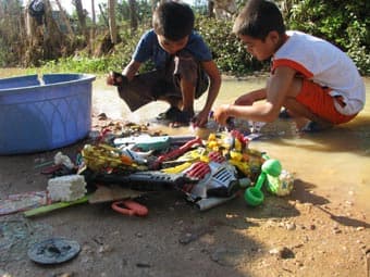 “Trăng khuyết” vùng lũ