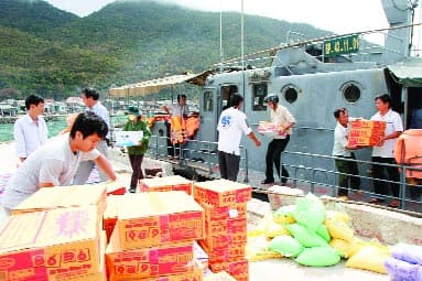 Tiếp tục cứu trợ, khôi phục sản xuất
