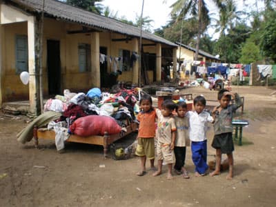 Làng phong kêu cứu sau lũ