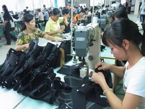 EC kéo dài thuế chống bán phá giá với giày Việt Nam