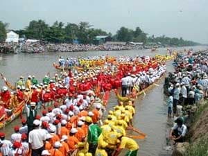 Oóc Om Bóc-Đua ghe Ngo: Ngày hội ở Sóc Trăng