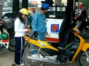 Từ ngày 20-11, giá xăng tăng 800 đồng mỗi lít