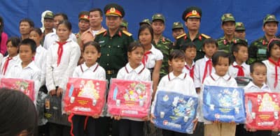Miệng nói lời hay, tay làm việc tốt