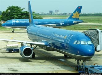 Hủy nhiều chuyến bay tới miền Trung do ảnh hưởng của bão số 11