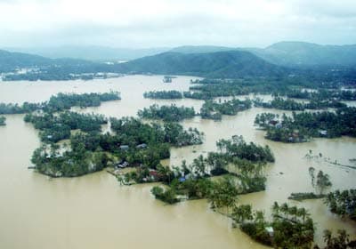Một ngày 12 chuyến bay cứu trợ