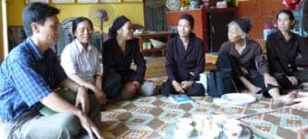 Làng nghèo xây nếp sống mới
