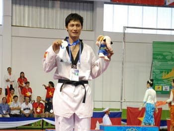 Chờ cơn mưa vàng