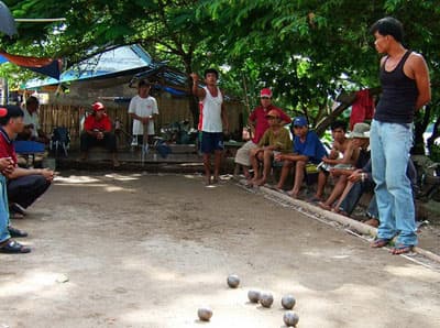 Môn bi sắt: “Quốc hồn, Quốc túy” ở Lào!