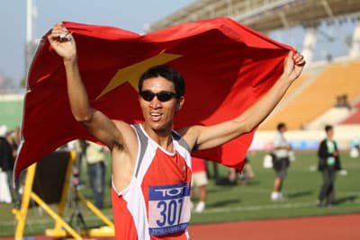 Việt Nam lại “gặt vàng” ở đường chạy 800m nam, nữ