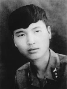 Tìm người thân và đồng đội