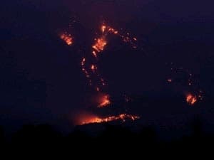 Philippines báo động núi lửa Mayon sẽ phun trào