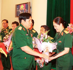 Nữ Tướng đầu tiên trong quân đội ta