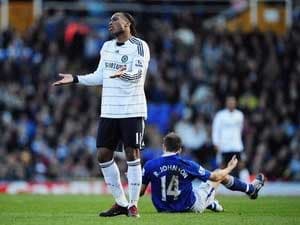 Chelsea lỡ cơ hội gia tăng khoảng cách với M.U