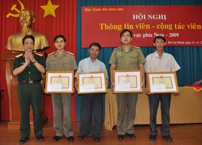 Tăng cường mối giao lưu mật thiết giữa báo QĐND với TTV-CTV