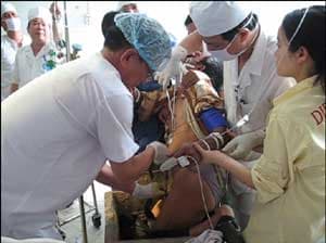 Phẫu thuật dã chiến, cứu sống nạn nhân bị tai nạn hiểm nghèo
