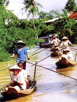 Xuồng ba lá Nam Bộ
