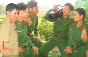 Nhạc cổ điển trên… bãi tập