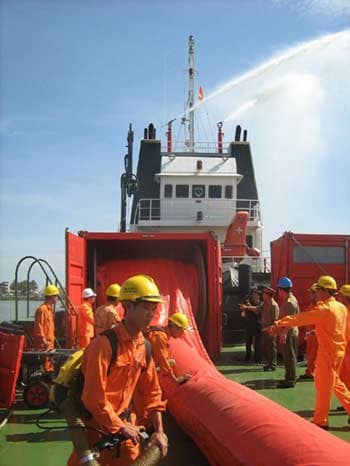 Huấn luyện ứng phó sự cố tràn dầu năm 2009