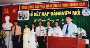 Hơn 700 đoàn viên ưu tú tại các trường học được kết nạp Đảng