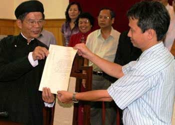 Bàn giao Châu bản khẳng định chủ quyền Hoàng Sa