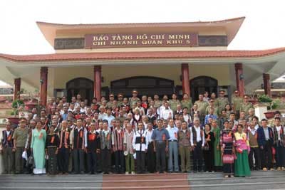 Ấm tình quân dân