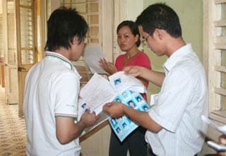 Nhiều thí sinh và giám thị vẫn mắc lỗi mang điện thoại di động