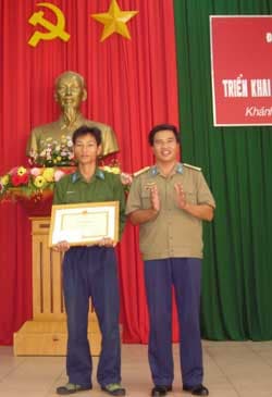 Chiến sĩ cảnh vệ dũng cảm bắt tội phạm