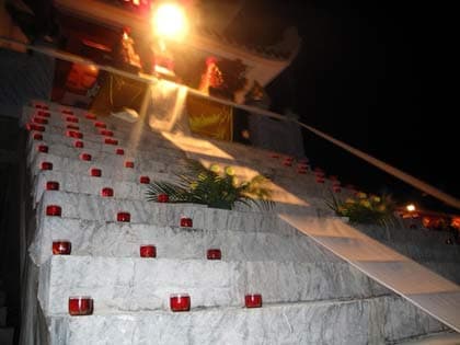Lễ bắc "cầu" bên sông Thạch Hãn